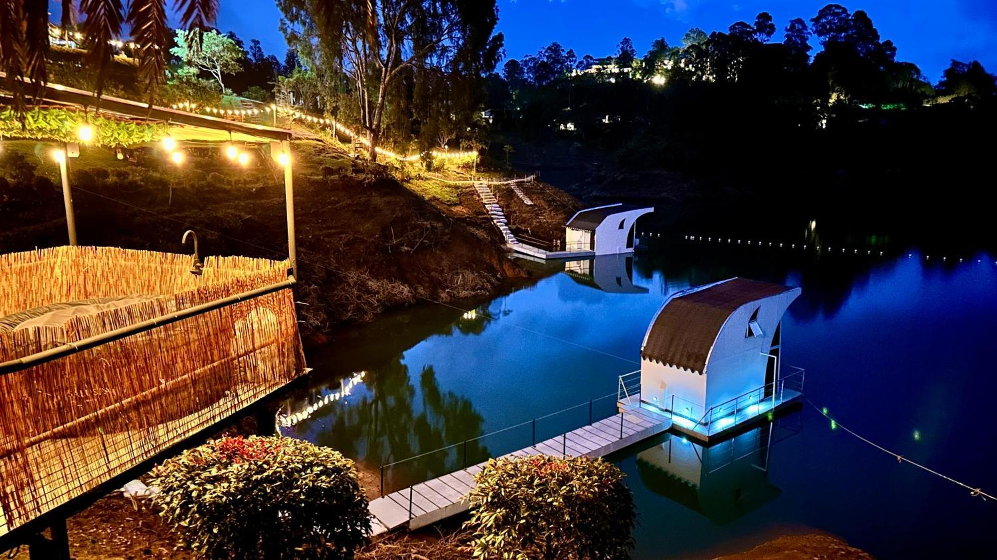 Hotel Casa Flotante La Trinidad Guatapé Esterno foto